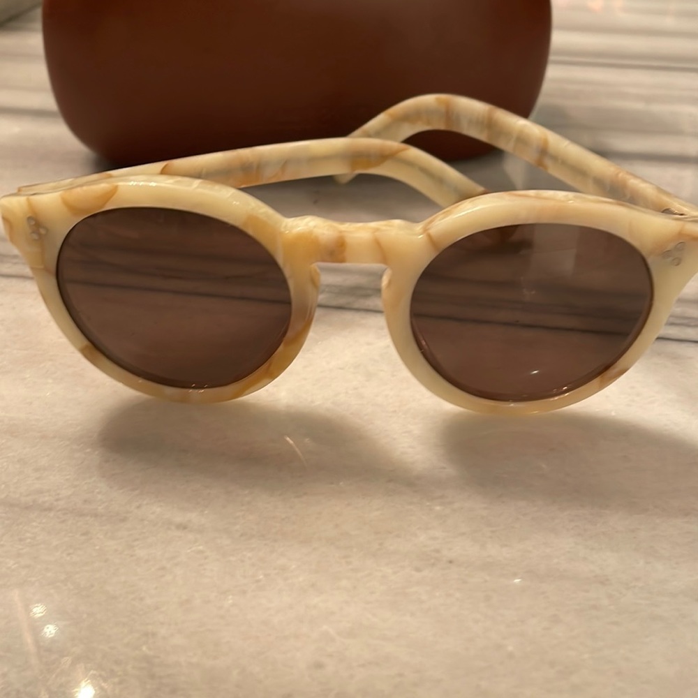 Illesteva Cream / Tan tortoise sunglasses